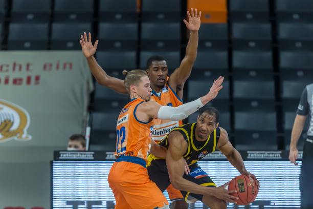 他不仅承担 他不仅承担